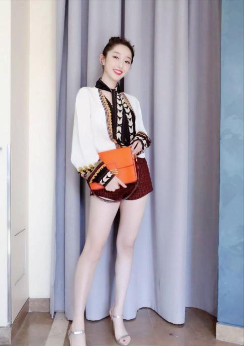 163身高的女明星_赵露思身高测量_明星真实身高