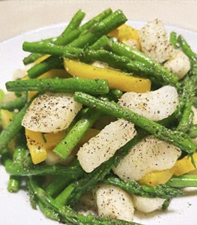 当美食变成“视觉系”狂欢：我们是在吃味道，还是在吃滤镜？