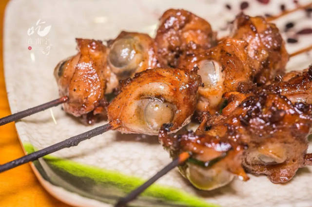 百色暗黑料理 烤猪眼 酱爆猪眼睛_云南做黑暗料理的网红是谁啊图片,